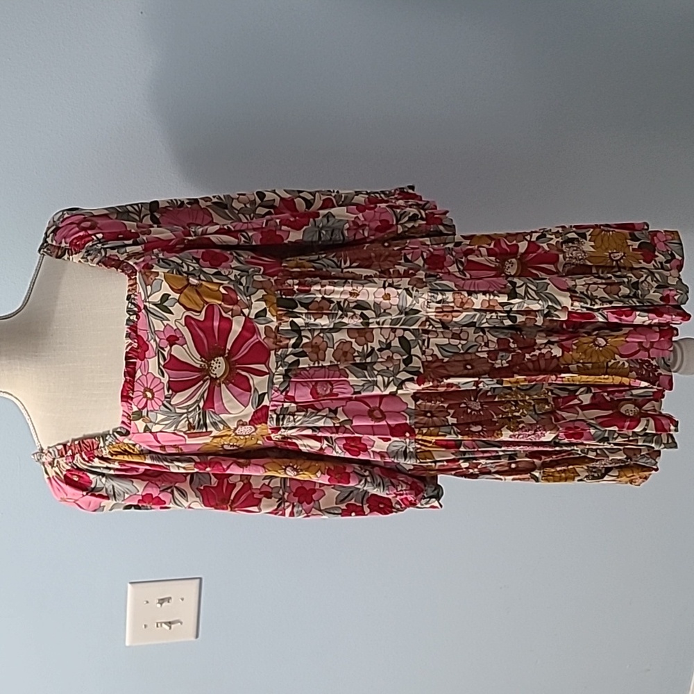 Floral dress stretchy smock back.